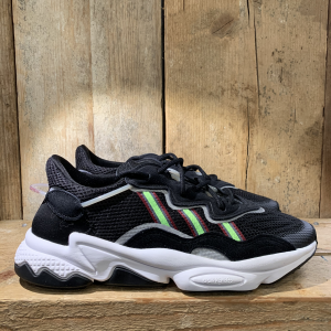 adidas yung nere con punta bianca