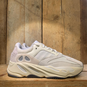 adidas yeezy 700 pitonate rosa