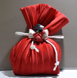 Sacchetto plissè Rosso con Pergamena e Tocco (confetti vari gusti e tipologie)-2