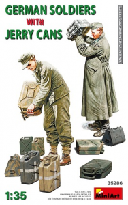 1/35 German Soldiers with Jerry Cans