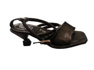 Sandalo donna |in pelle nera | tacco a rocchetto 5 cm | fascia anteriore| infradito | chiuso alla caviglia | made in Italy