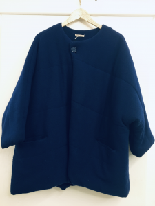 Giaccone donna | in maglia di lana |color bluette |bottone a chiusura | girocollo | Made in Italy