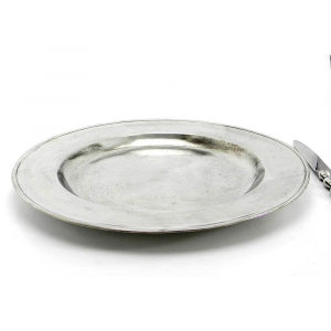 Hand-crafted pewter plate minimal design