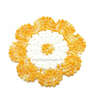 Sottobicchiere giallo e bianco ad uncinetto 15 cm Handmade - Italy