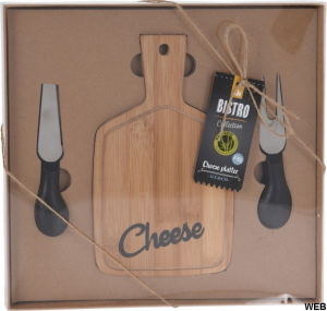 Tagliere formaggio con coltelli