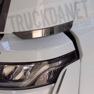 IVECO S WAY Side profiles above headlight