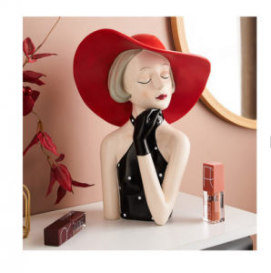 Donna in ceramica con cappello rosso Petite Fantasie altezza 27 cm M3013