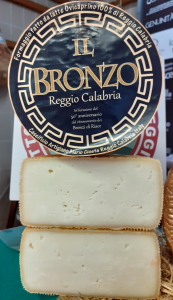 Il Bronzo kg 1,8  Pecorino Ovi/caprino fatto con solo latte del territorio di Reggio Calabria