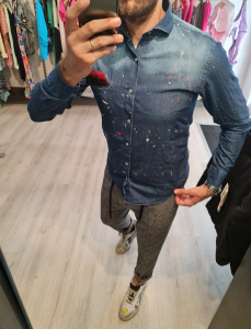 Camicia jeans v2 con fazzoletto e  schizzi vernice 