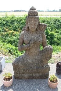 Statua Shiva seduto in pietra balinese