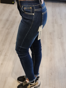 Jeans over/d con fondo sfrangiato 