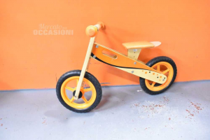 Bicicletta Per Bimbi In Legno Con Ruote Arancioni In Plastica